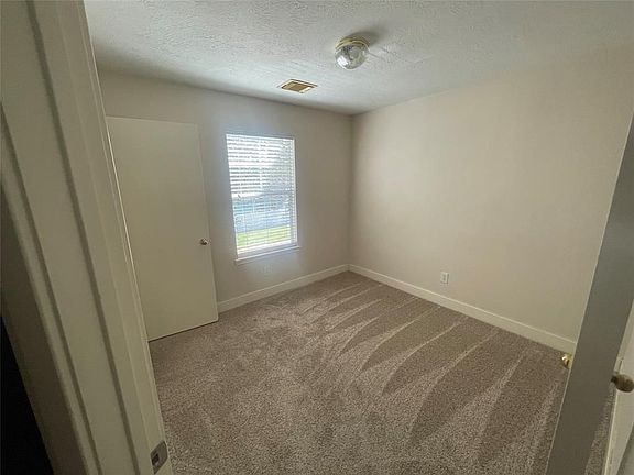 4th image of 10206 Farrell Dr