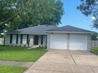 506 W Castle Harbour Dr, Friendswood, TX 77546