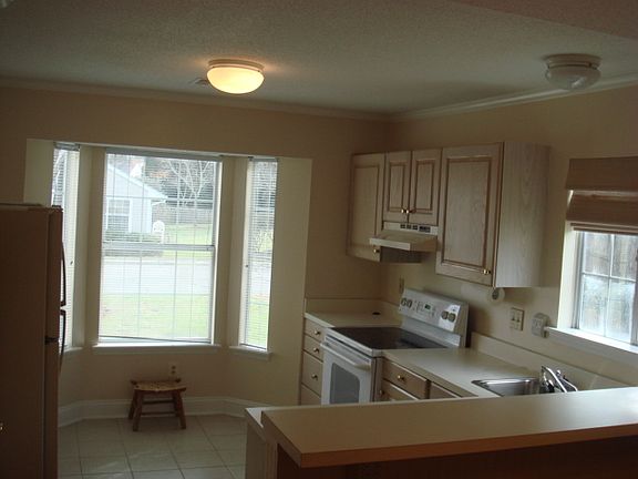 4th image of 103 Duchess Ln