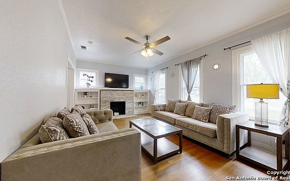 3rd image of 630 W Huisache Ave