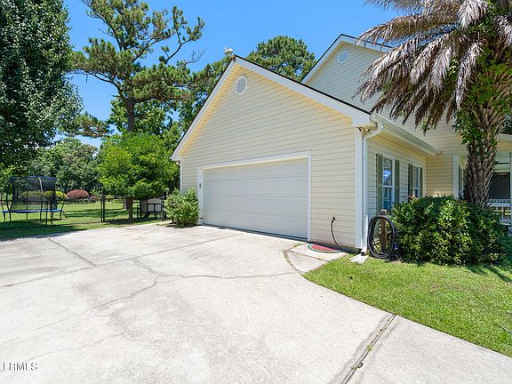 5th image of 32 Christine Drive