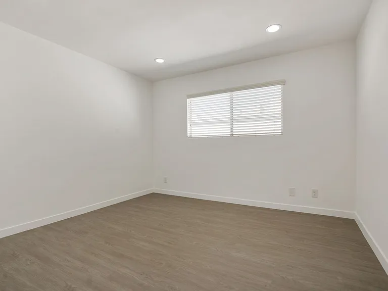 828 18th St in Santa Monica - steps to Montana Ave! — Photo 12