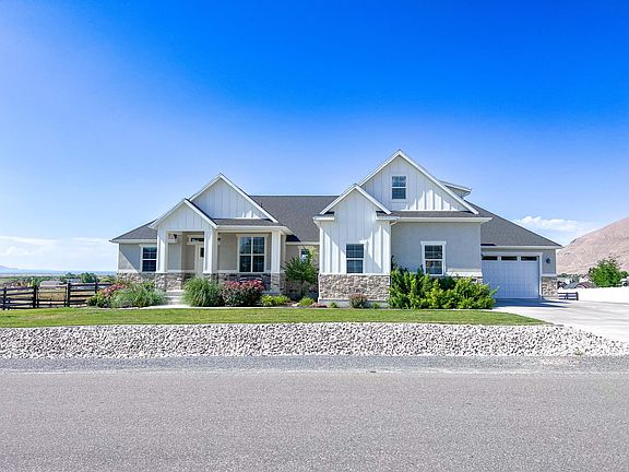2nd image of 1361 E Adobe Rock Dr