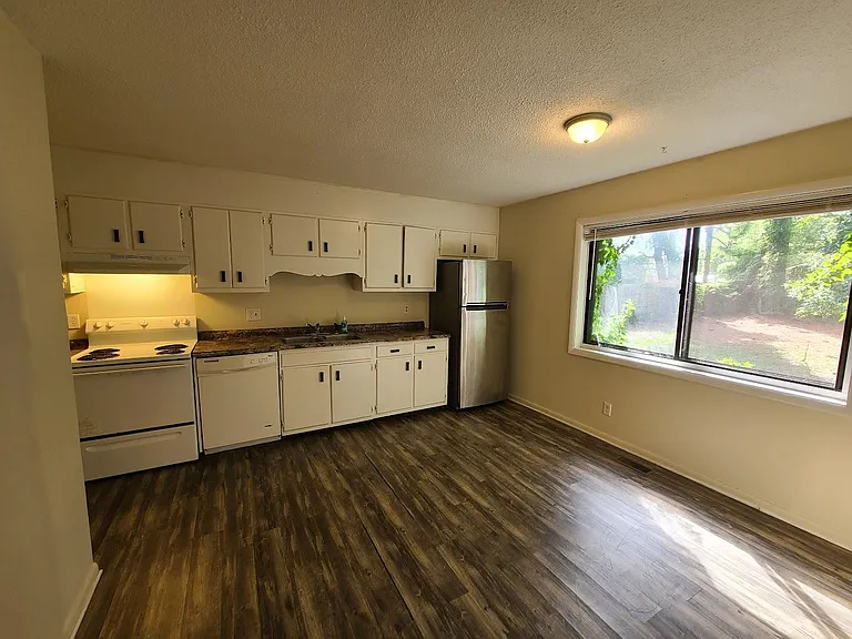 612 Platinum St — Photo 38