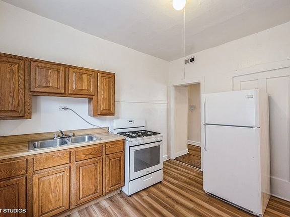 3rd image of 1020 E Hyde Park Blvd #10302