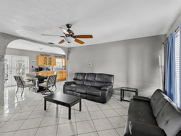4th image of 2440 Largo Dr