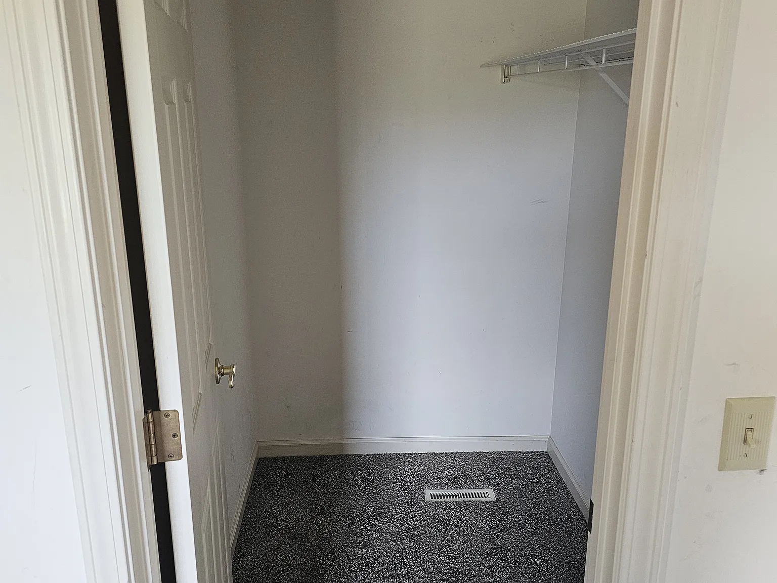 2 bed, $750 — Photo 2