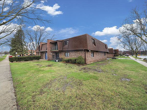2nd image of 10640 Brooklodge Ln #1B