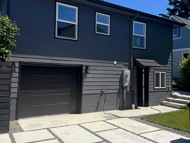 Garage (facing 14th Ave)