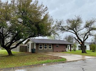 1901 Carroll Cir, Bryan, TX 77803