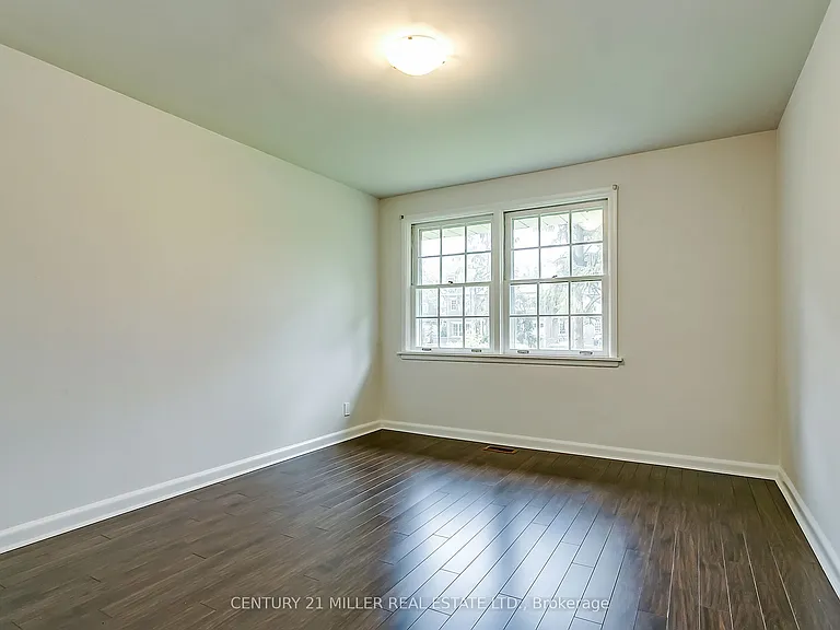 91 Ennisclare Dr E — Photo 16