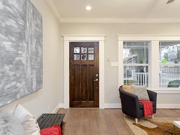 4th image of 908 Louise St