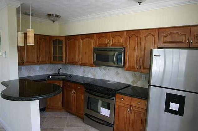 1st image of 837 NE 17th Ave APT 2
