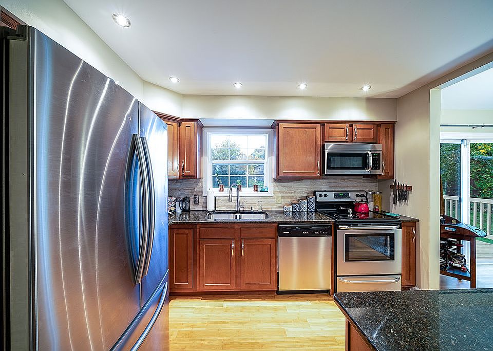 1st image of 2885 Saint Clair Dr