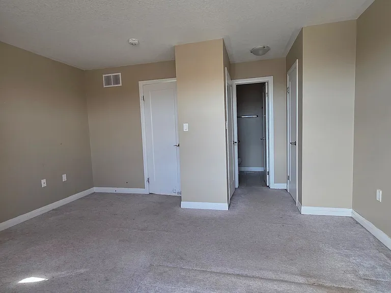 100 Laguna Village Cres — Photo 10
