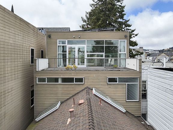 2nd image of 1076 S Van Ness Ave