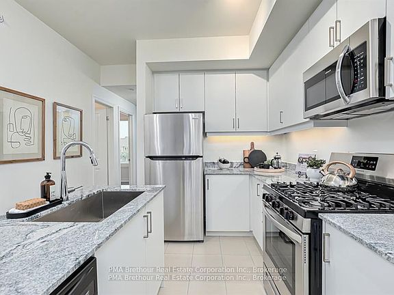 3rd image of 17 Spooner Cres #202