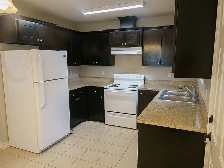 406 E 3rd St #10 — Photo 3