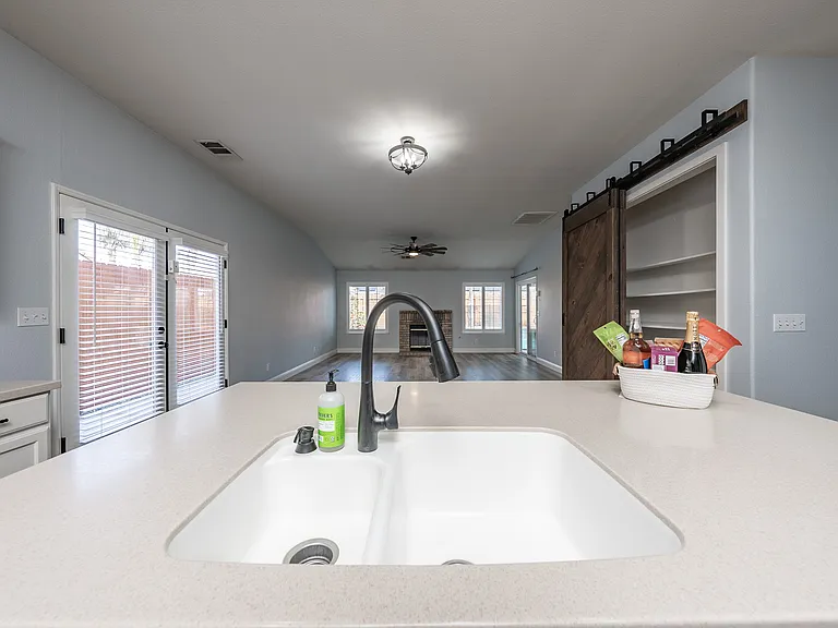 1114 W Pepper Dr — Photo 18