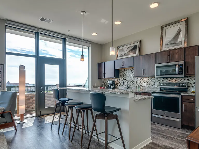 High Pointe Apartments — Photo 1