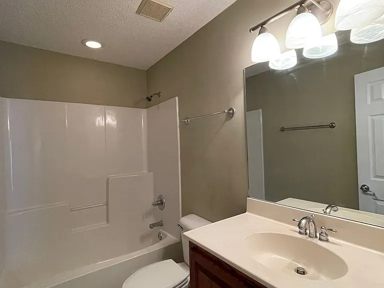 260 Windsor Garden Dr — Photo 11