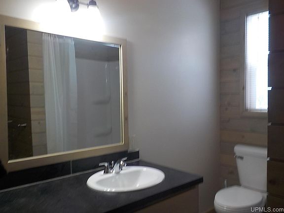 2nd image of 422 Iris St