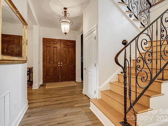 4th image of 280 Sweetwater Hills Dr