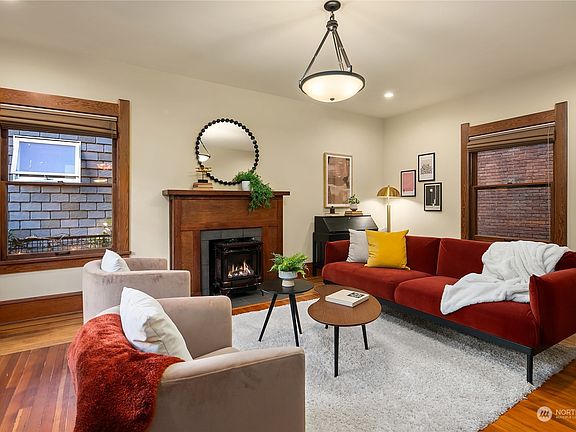 4th image of 229 Boylston Avenue E