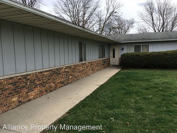 3rd image of 1202 Lake Forest Dr APT C
