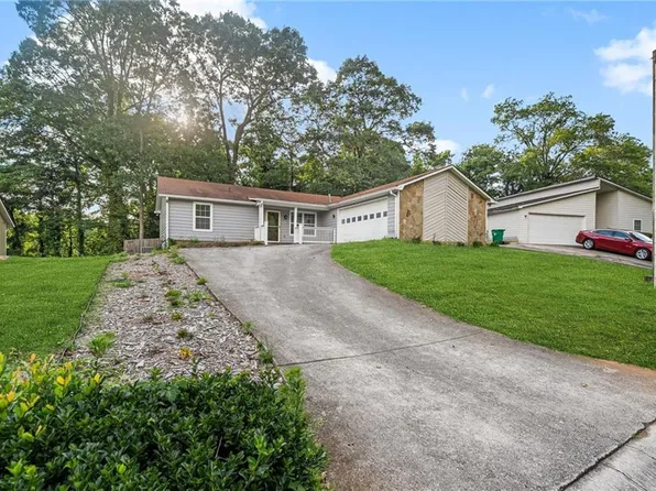 1181 Mannbrook Dr, Stone Mountain, GA 30083