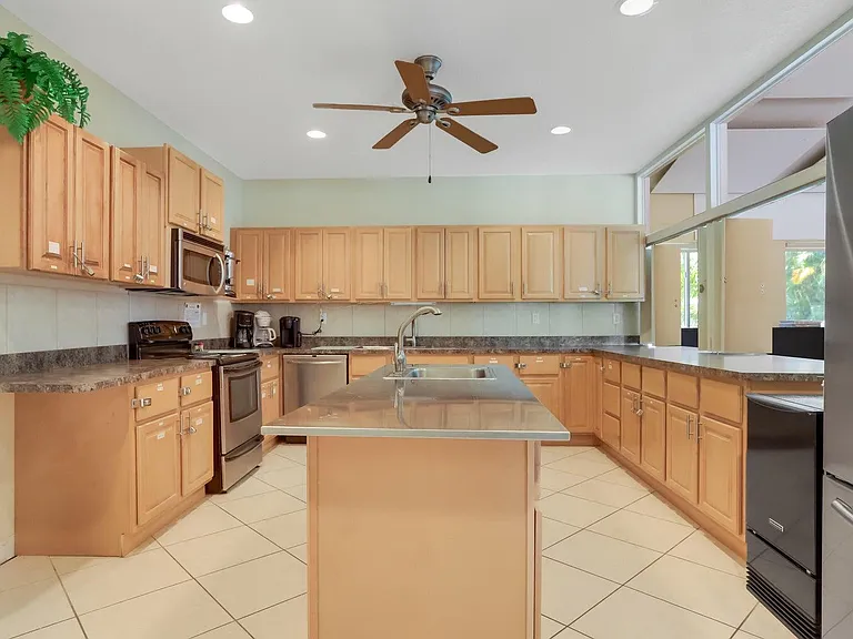 640 Snug Harbor Dr #F6 — Photo 15