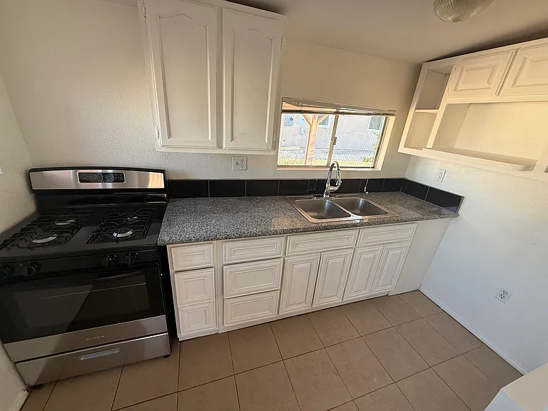 Kitchen Photo #3