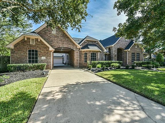 3rd image of 12610 Wildwood Bend Ln