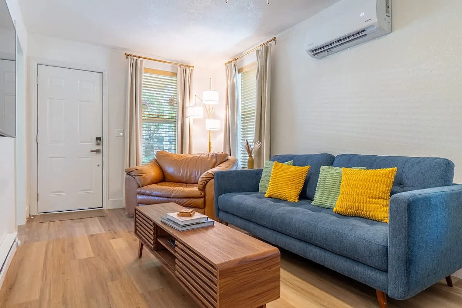 2 bed, 1.0 bath, 1194 sqft, $4,627 — Photo 2