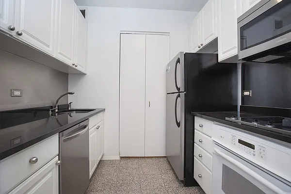 Rented by BLU Real Estate | media 15