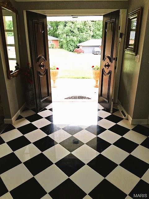 2nd image of 204 Country Club Ln