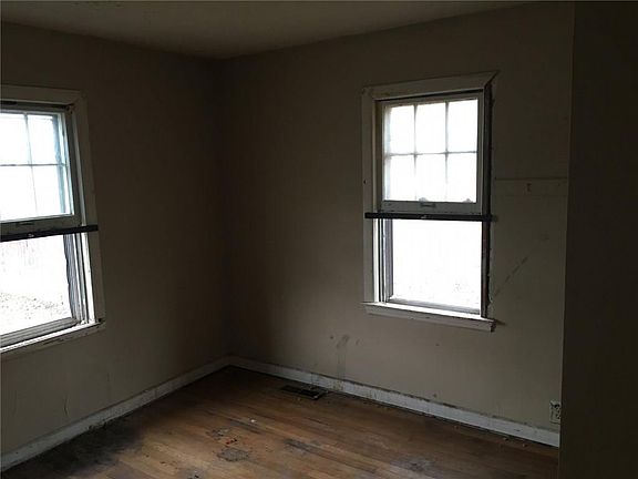 5th image of 2415 S Villa Ave