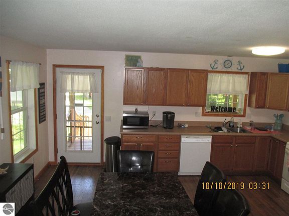 4th image of 1462 Douglas Dr