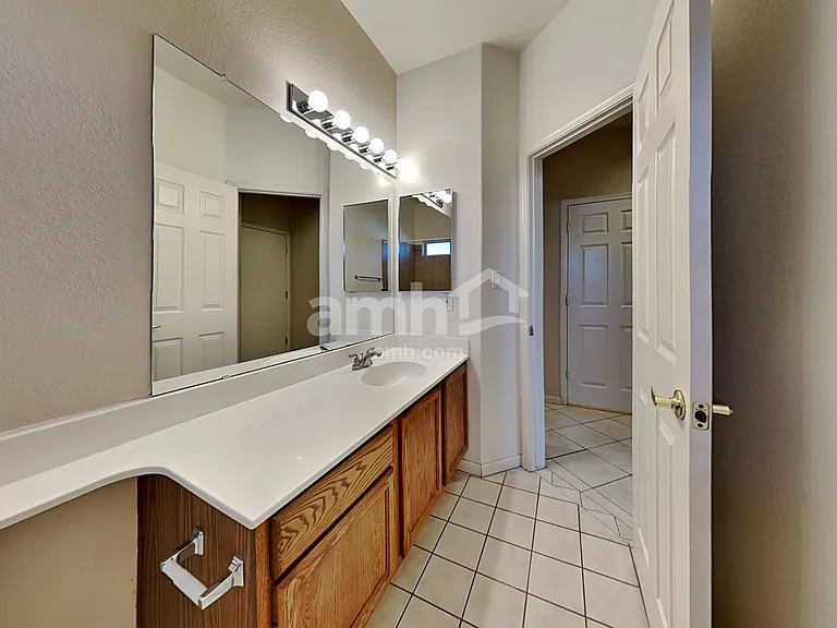233 W Verano Pl — Photo 16