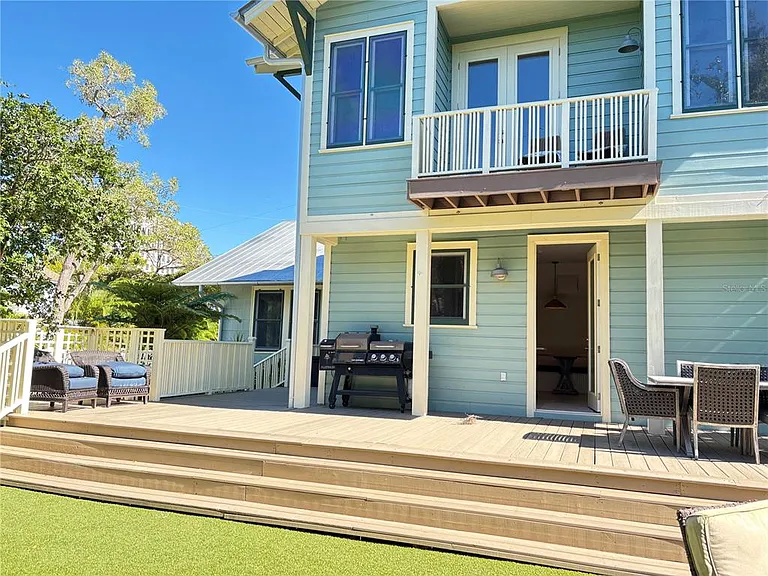 324 Julia Pl — Photo 8