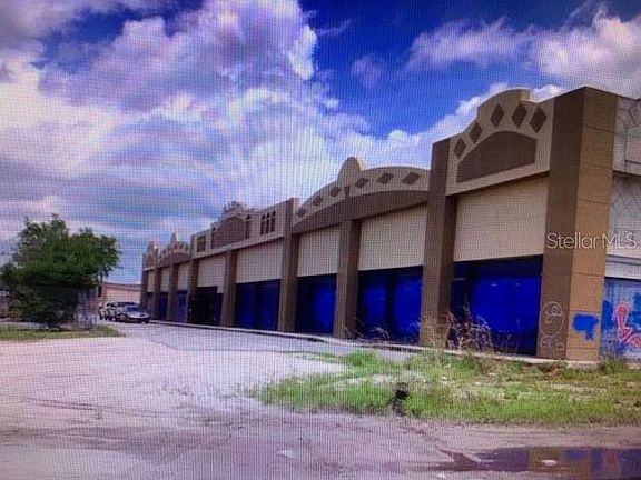 2nd image of 5700 E Colonial Dr