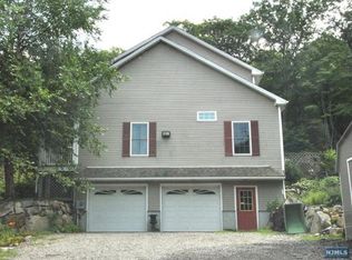 18 Split Rock Rd, Mahwah, NJ 07430