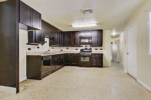 3rd image of 3736 Charry Dr