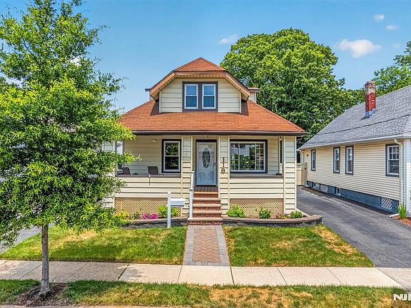 5th image of 119 Kingston Ave
