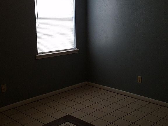 5th image of 1204 Urbantke Ct APT A