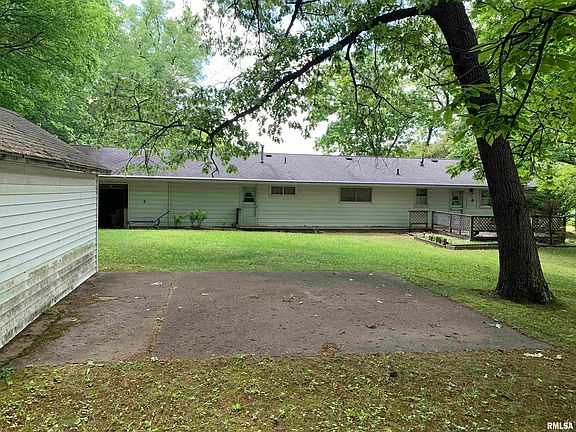 3rd image of 1015 Breezy Bluff Dr