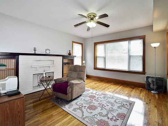 3rd image of 5540 W Cortland St