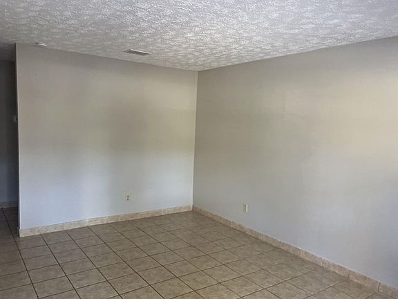 2nd image of 1804 Parkwood Lane 17 #24-14-34