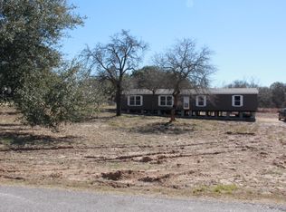 1211 Eagle Creek Dr, Floresville, TX 78114