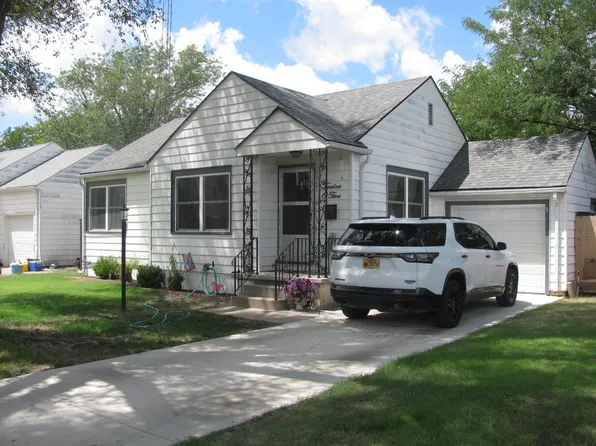 1205 Parkwood Ln, Garden City, KS 67846
